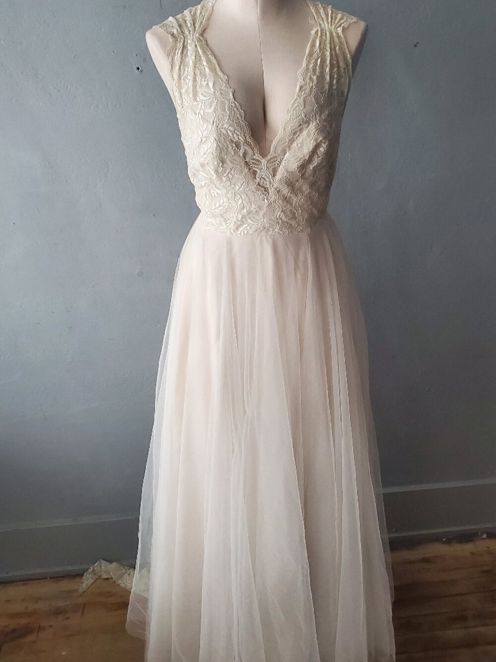 Willowby by Watters 57703 V-Neck Wedding Dress/ Size 0